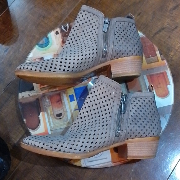 F2 Lucky Brand 7 perforated ankle boots - Picture 3 of 8